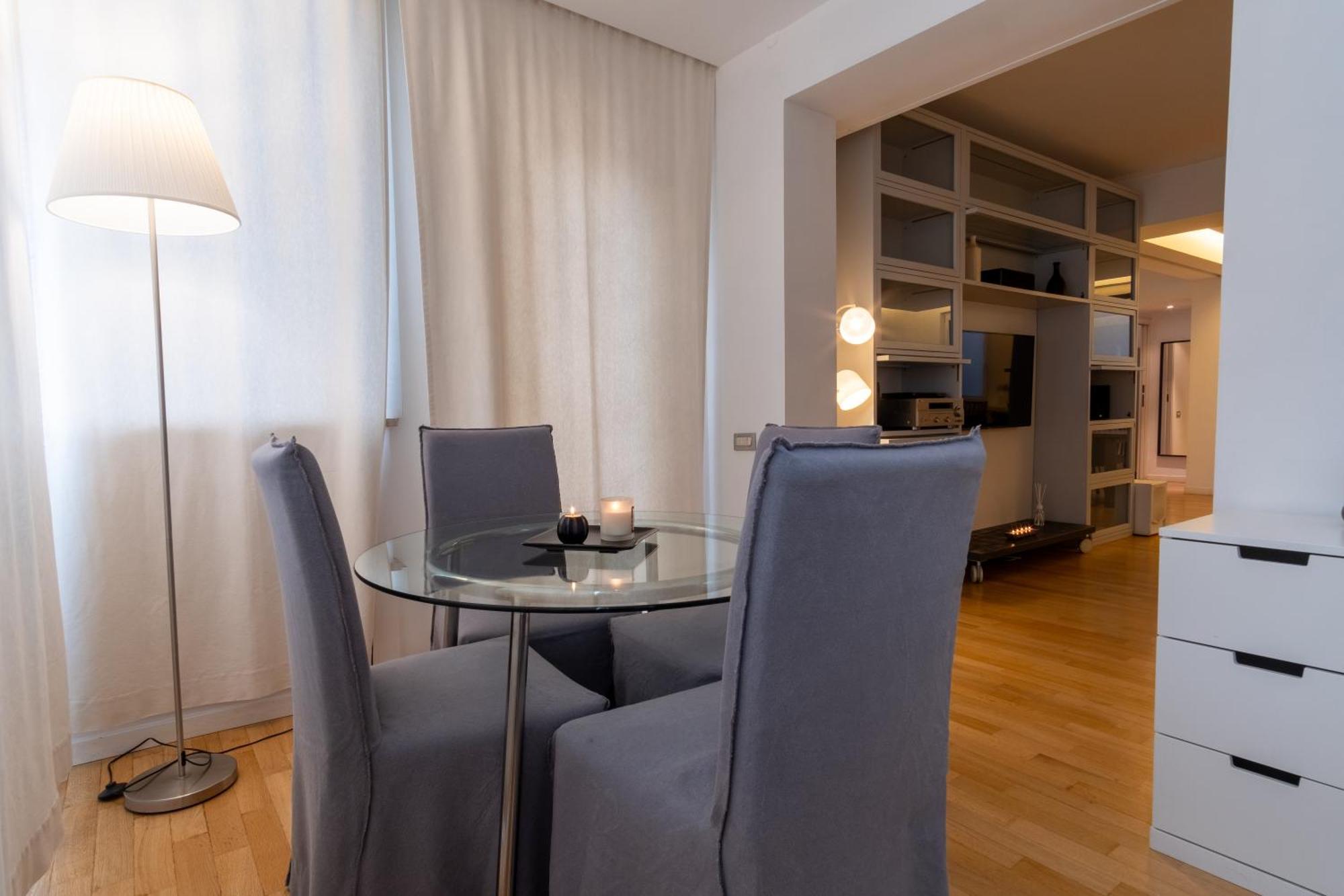 Attic With Terrace And Jacuzzi - Luxury Apartment Rom