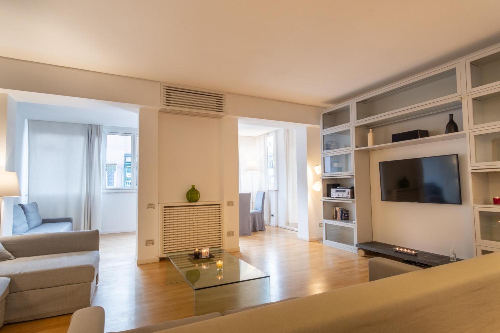 Attic With Terrace And Jacuzzi - Luxury Rom