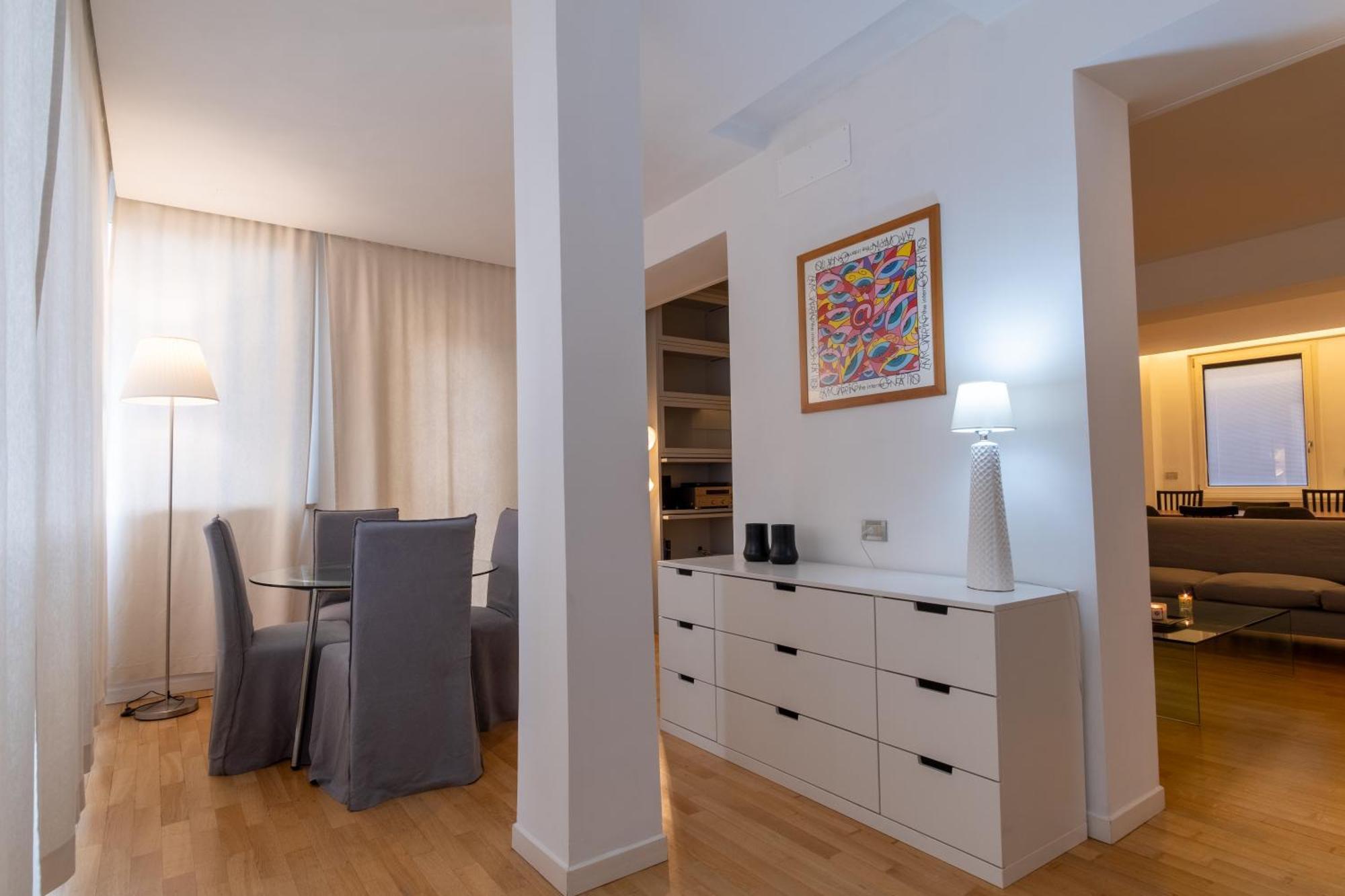 Attic With Terrace And Jacuzzi - Luxury Apartment Rom