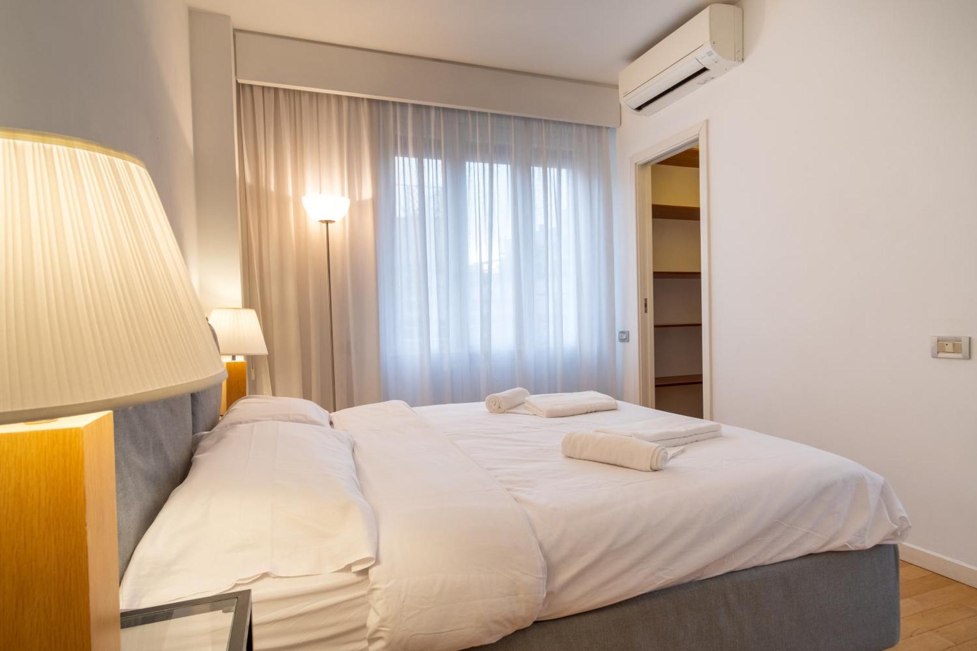 Attic With Terrace And Jacuzzi - Luxury Apartment Rom