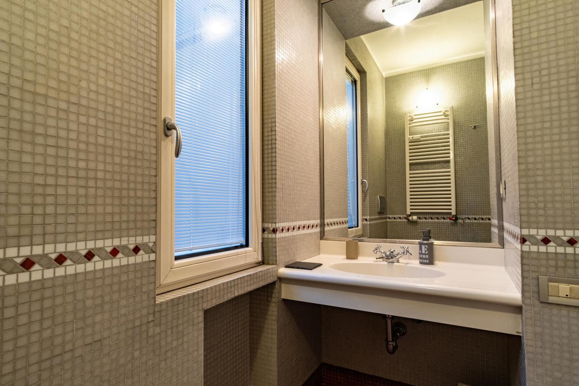 Attic With Terrace And Jacuzzi - Luxury * Rom